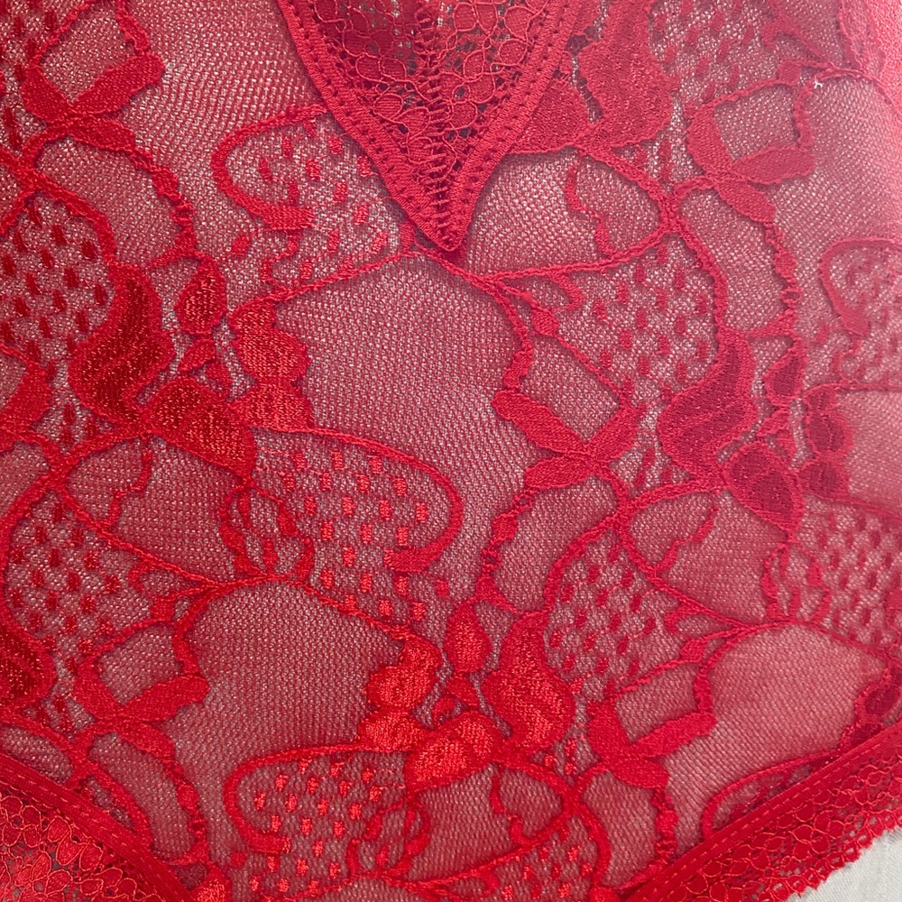 Seductive red lace bosysuit (S/M) - Picture 6 of 6